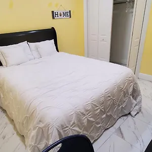 https://tom-house.hotelstampa.org